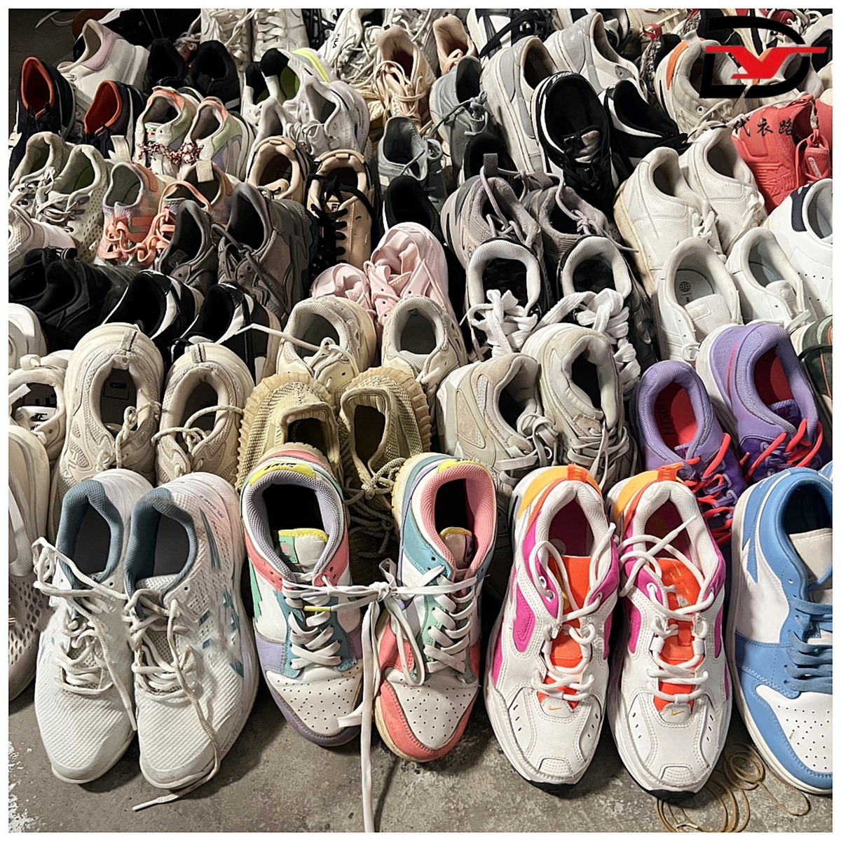 second hand women's sneakers