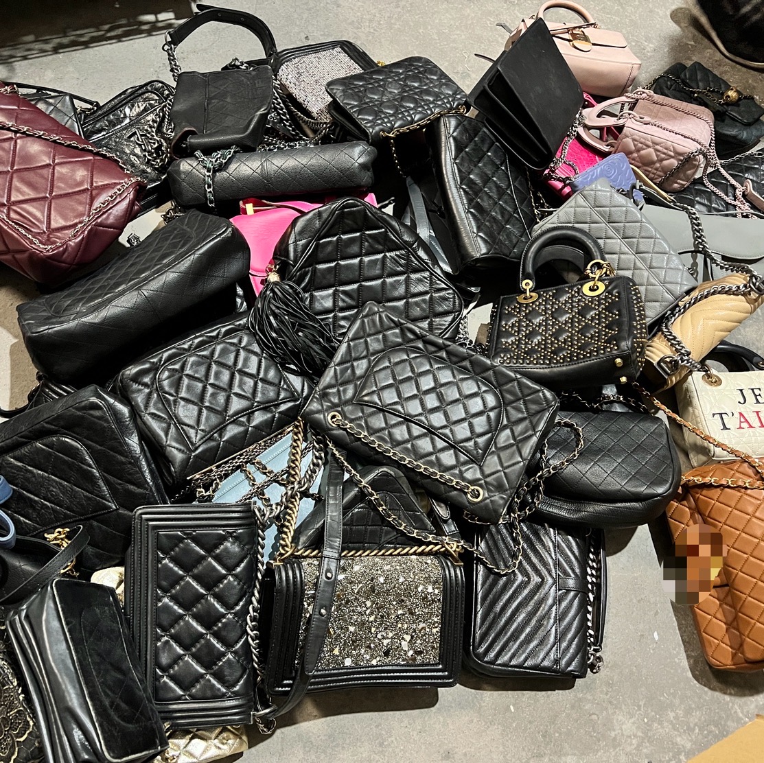 π The Beauty of Secondhand Fashion β Shoes, Clothes, and Bags with a New Life